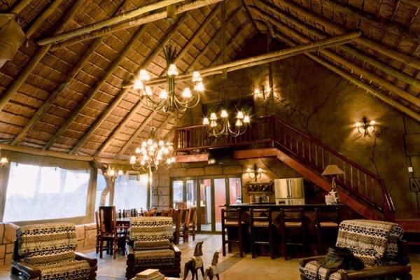 Tshukudiba Game Lodge Tom Burke Exterior foto